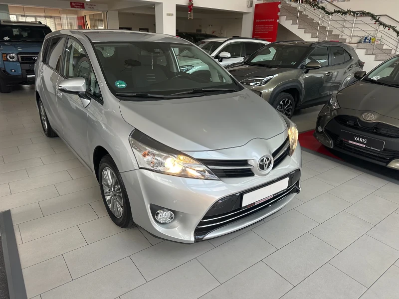 Toyota Verso 1.8 VVTI, снимка 6 - Автомобили и джипове - 49189613