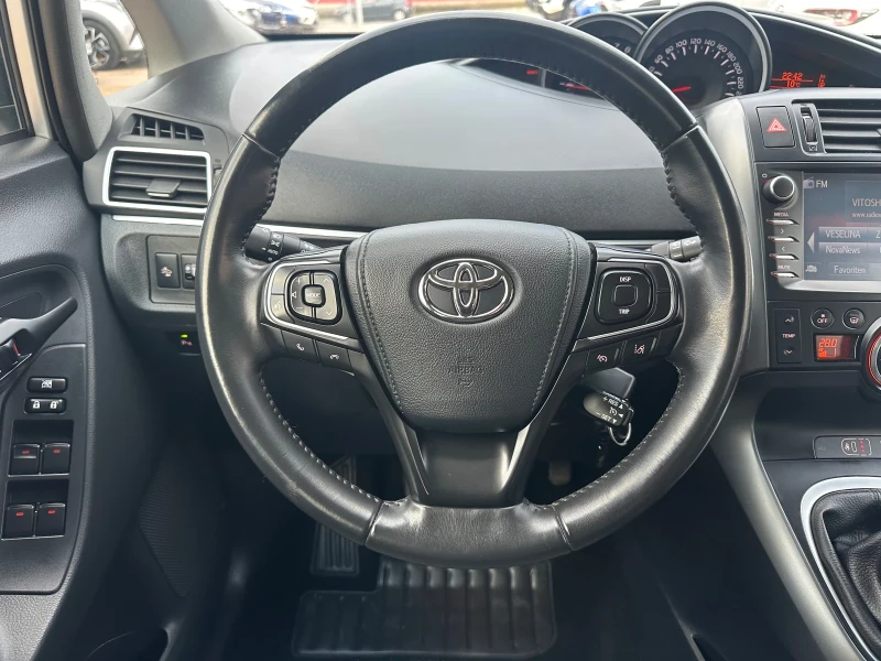 Toyota Verso 1.8 VVTI, снимка 12 - Автомобили и джипове - 48329763