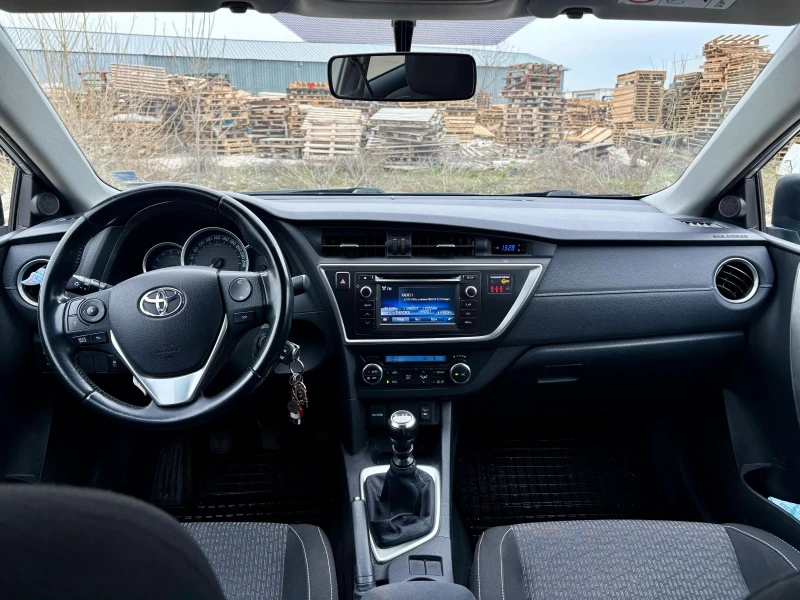 Toyota Auris 1.4 дизел, снимка 9 - Автомобили и джипове - 49605913