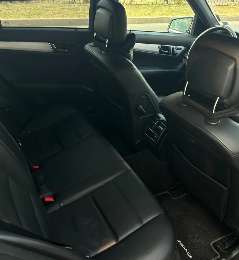 Mercedes-Benz C 320, снимка 9 - Автомобили и джипове - 53589097