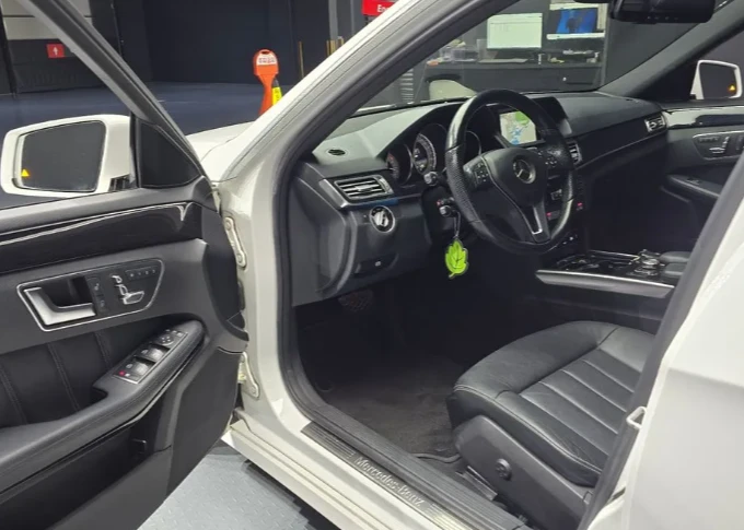 Mercedes-Benz E 250 4Matic Avantgarde, снимка 11 - Автомобили и джипове - 52750793