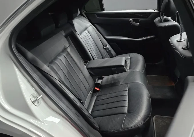 Mercedes-Benz E 250 4Matic Avantgarde, снимка 12 - Автомобили и джипове - 52750793