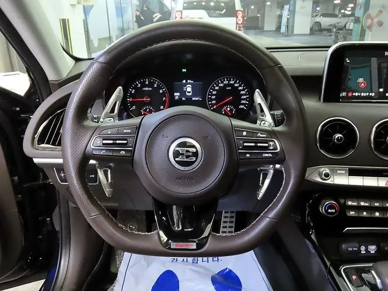 Kia Stinger 2.0 turbo 2WD, снимка 8 - Автомобили и джипове - 55557867