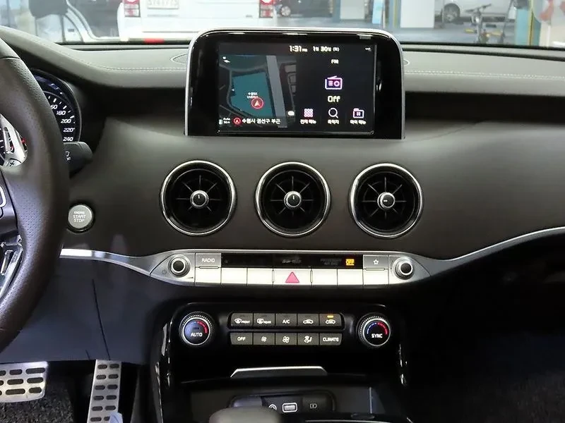 Kia Stinger 2.0 turbo 2WD, снимка 11 - Автомобили и джипове - 55557867