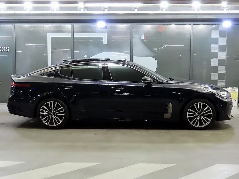 Kia Stinger 2.0 turbo 2WD, снимка 3 - Автомобили и джипове - 55557867