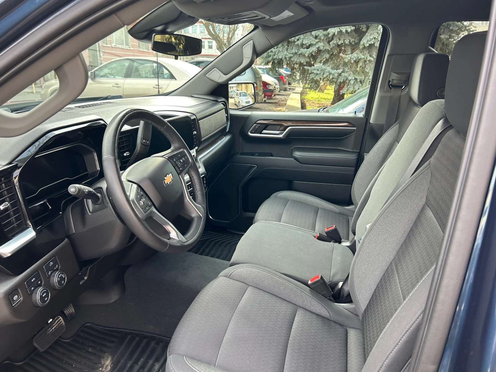 Chevrolet Silverado Crew Cab 1500 LT - изображение 9