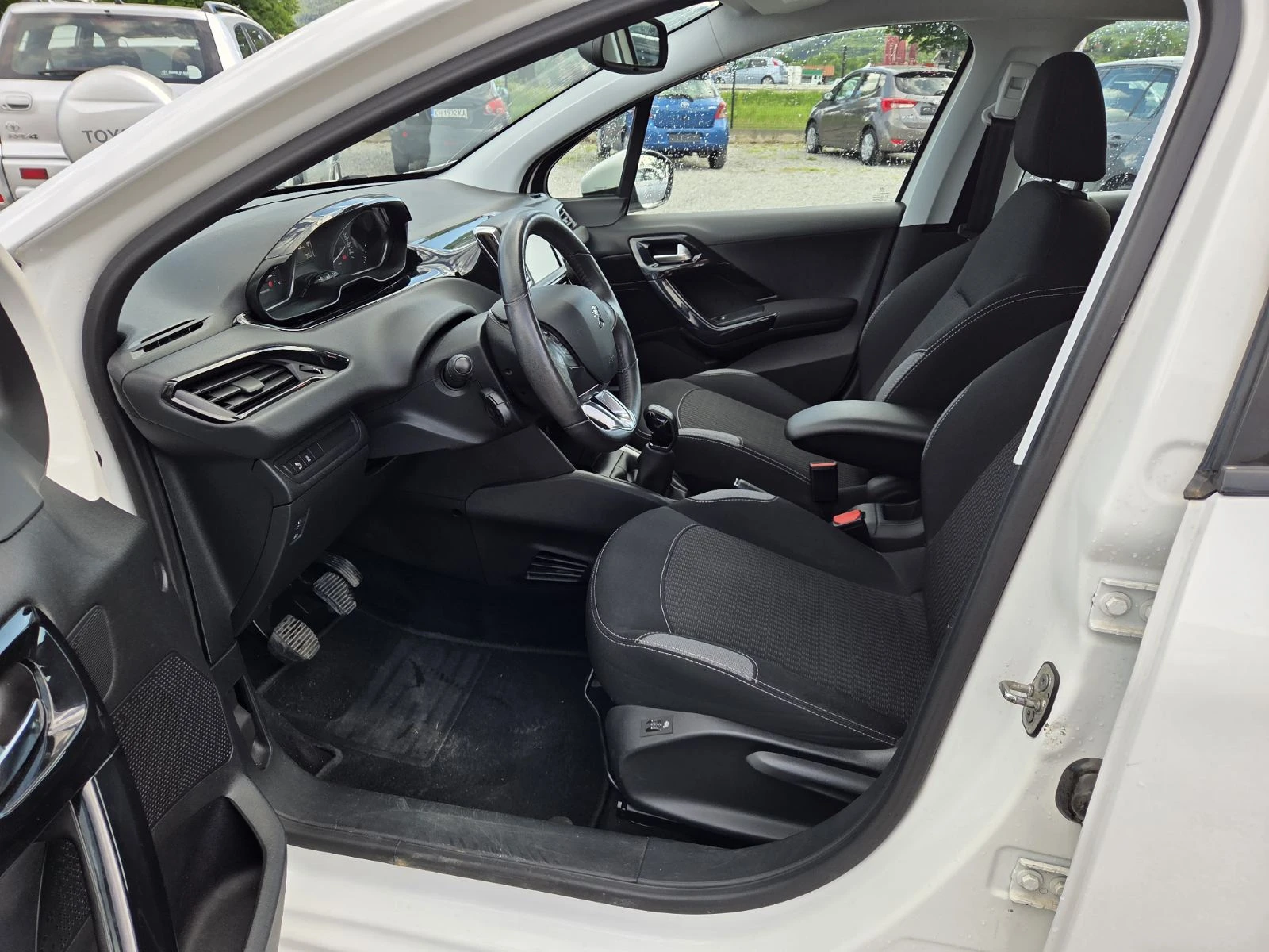 Peugeot 208  - изображение 2