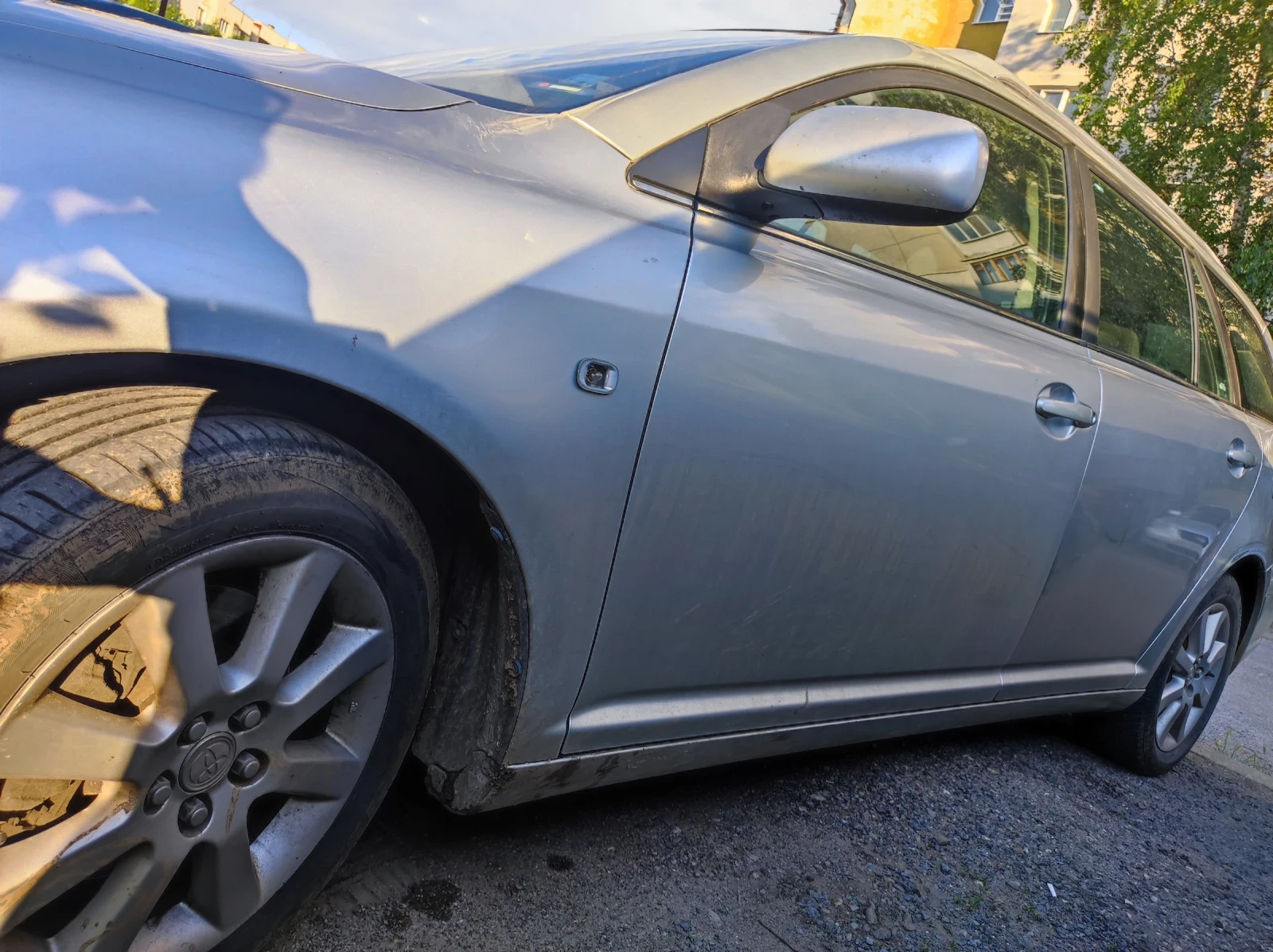 Toyota Avensis Комби - изображение 7