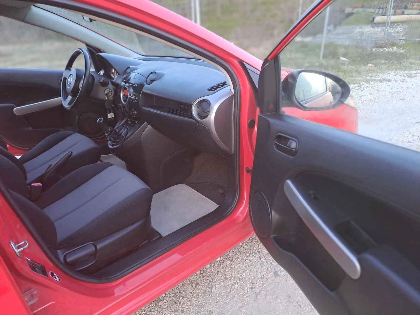 Mazda 2 1.3i ESKLUZIVE SPEZIALL, снимка 14 - Автомобили и джипове - 53714157