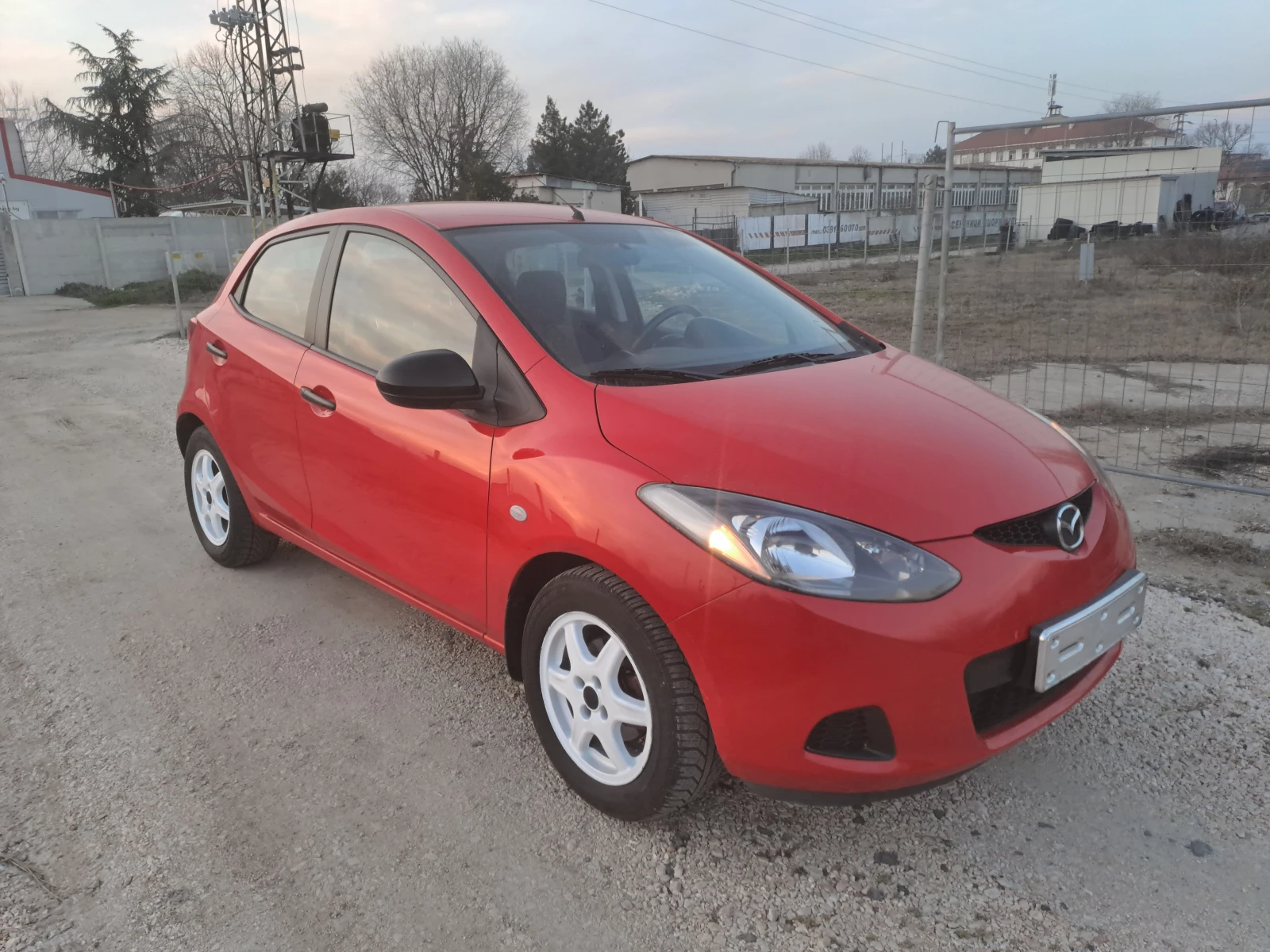 Mazda 2 1.3i ESKLUZIVE SPEZIALL, снимка 3 - Автомобили и джипове - 53714157