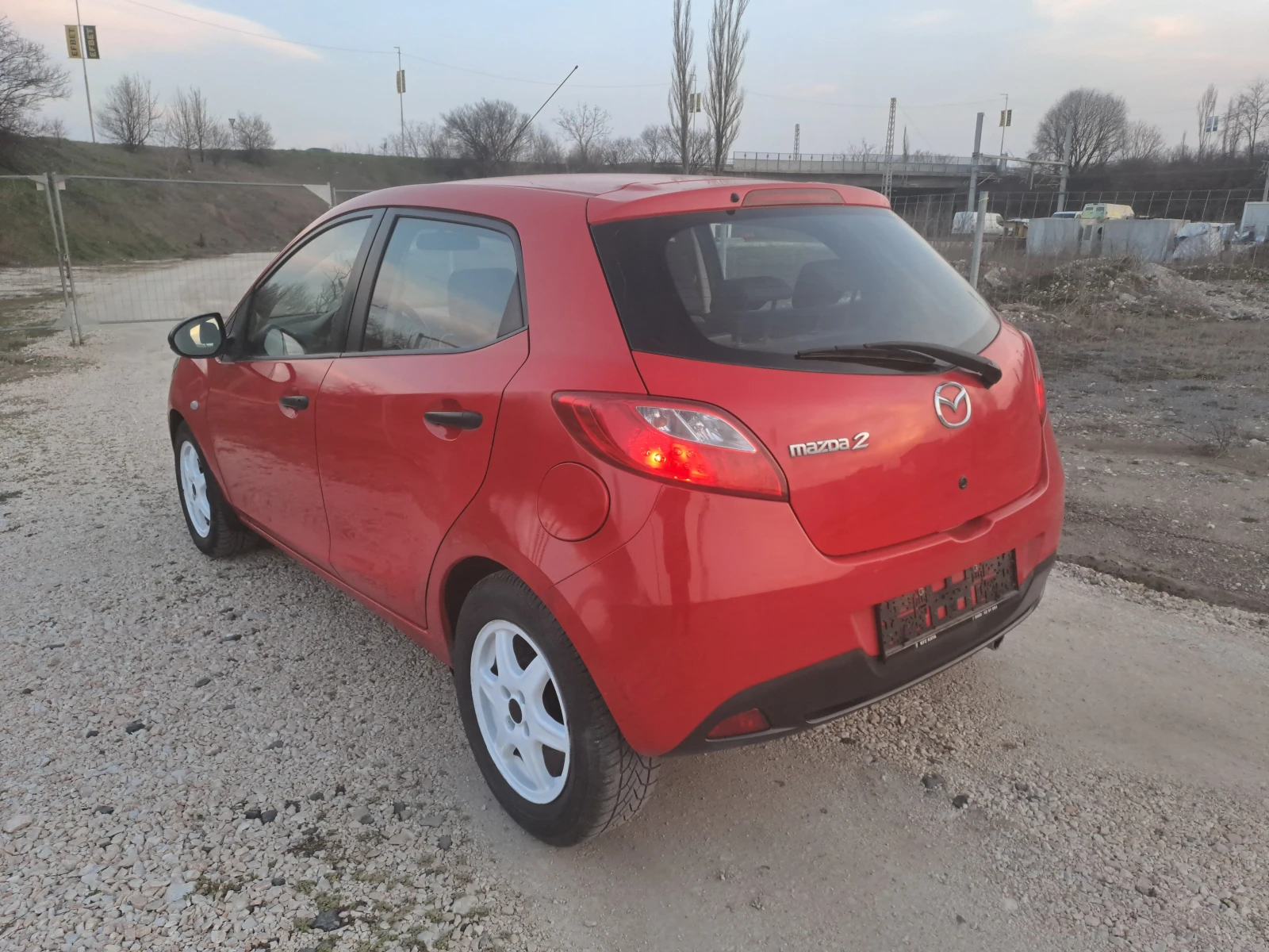 Mazda 2 1.3i ESKLUZIVE SPEZIALL, снимка 6 - Автомобили и джипове - 53714157