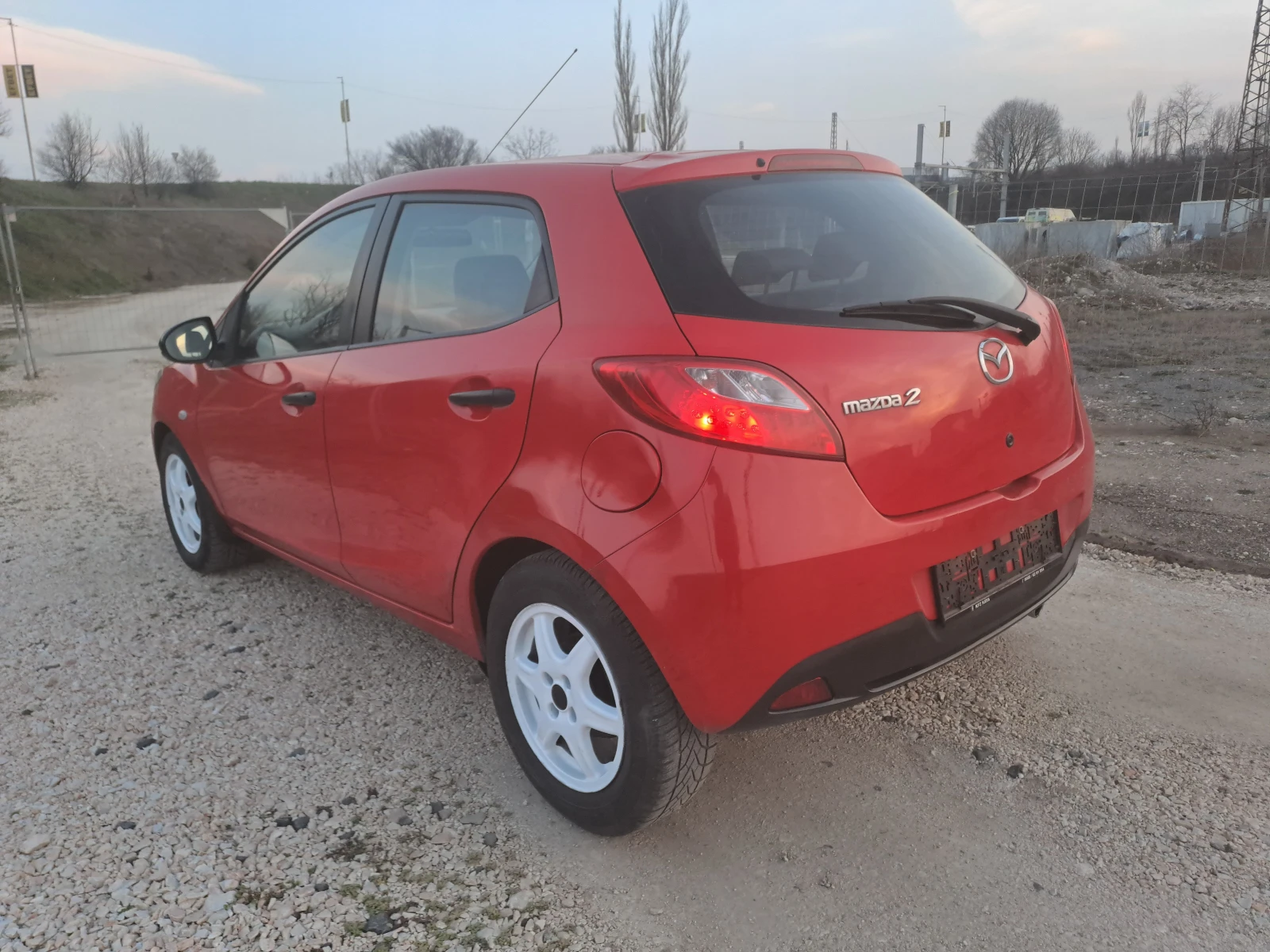 Mazda 2 1.3i ESKLUZIVE SPEZIALL, снимка 7 - Автомобили и джипове - 53714157