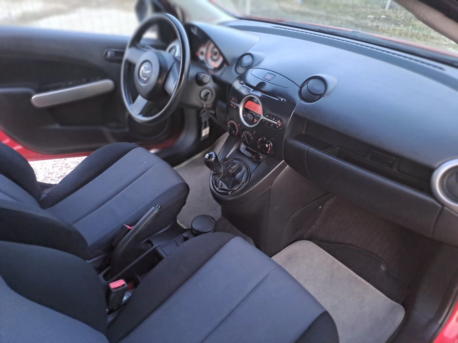 Mazda 2 1.3i ESKLUZIVE SPEZIALL, снимка 11 - Автомобили и джипове - 53714157