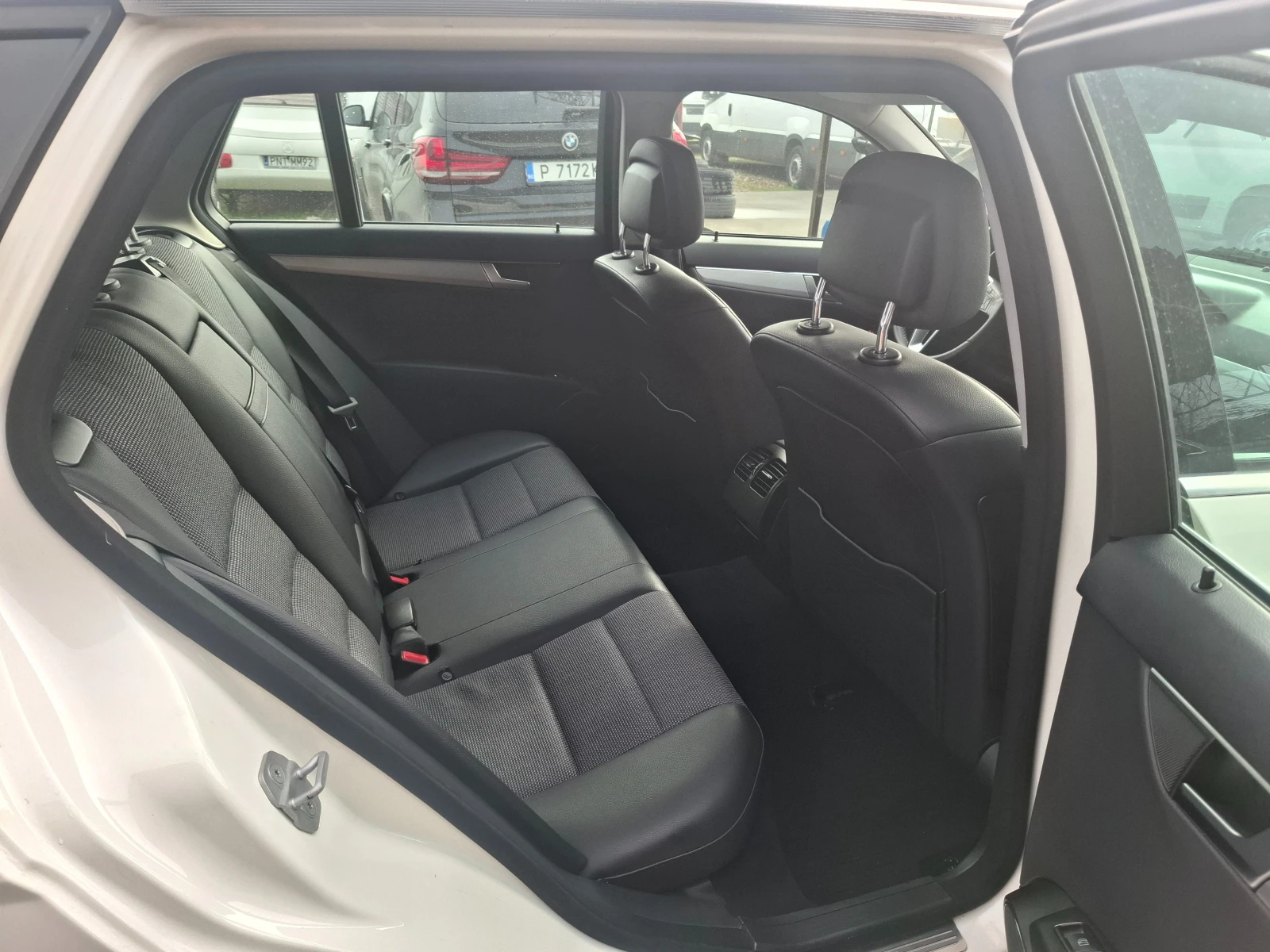 Mercedes-Benz C 250 2.2CDI AMG-pacet Navi Бяла перла, снимка 10 - Автомобили и джипове - 54074101