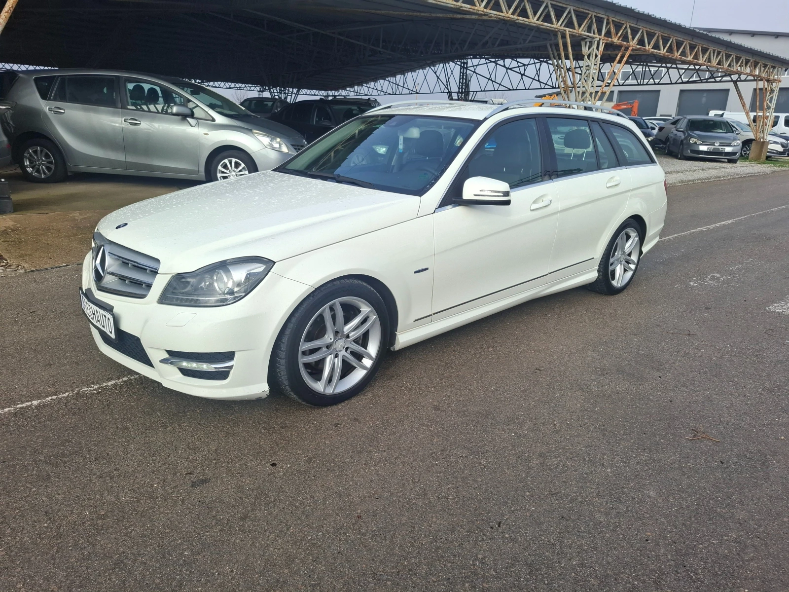 Mercedes-Benz C 250 2.2CDI AMG-pacet Navi Бяла перла, снимка 4 - Автомобили и джипове - 54074101
