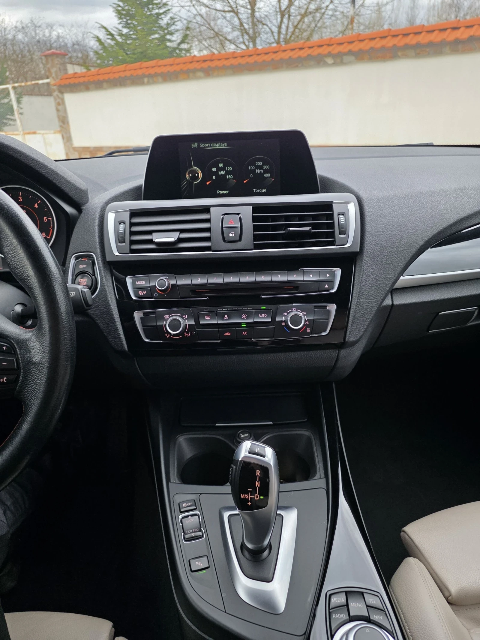 BMW 120 xDrive Sportline, снимка 15 - Автомобили и джипове - 54874411