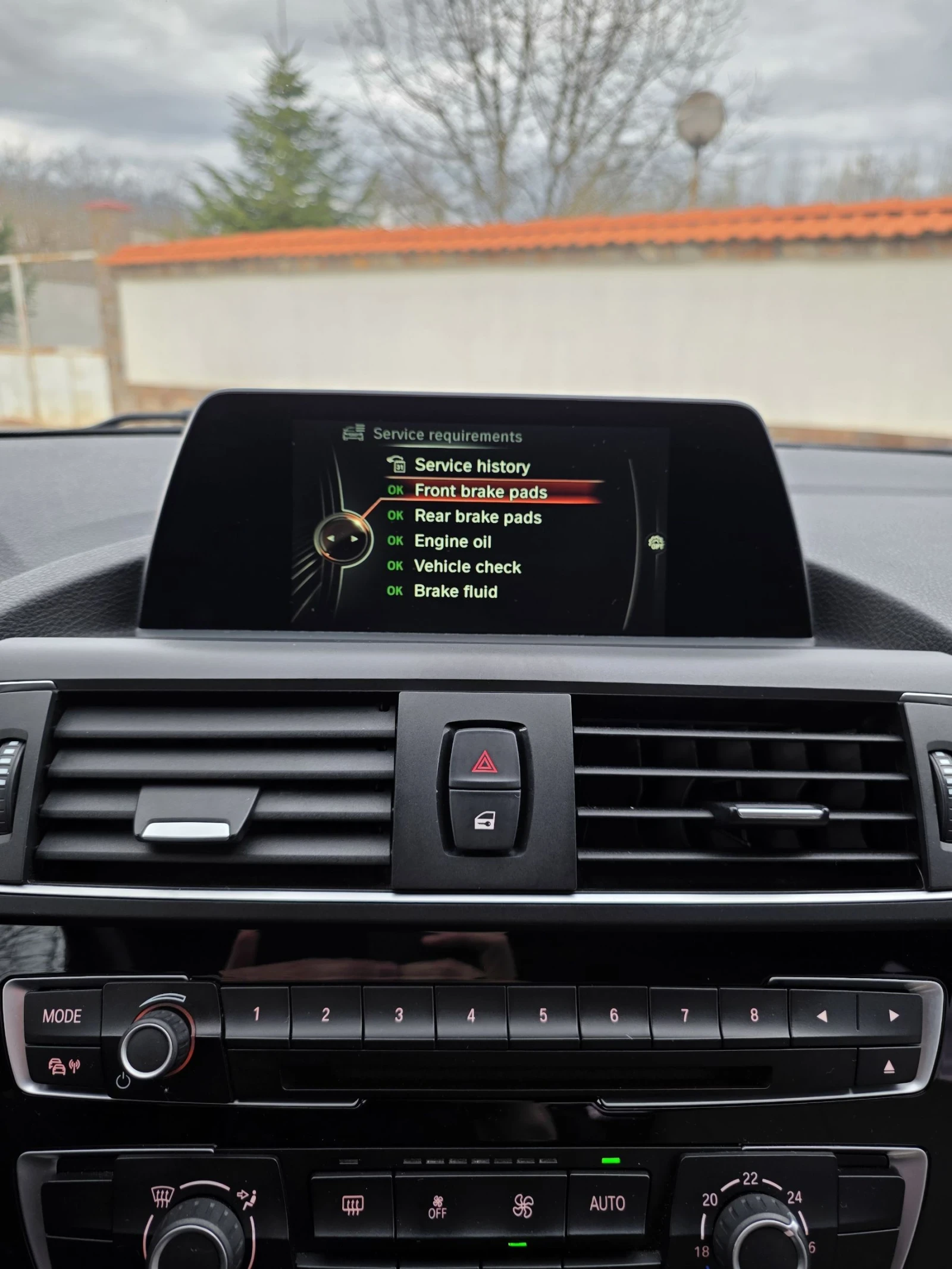 BMW 120 xDrive Sportline, снимка 16 - Автомобили и джипове - 54874411
