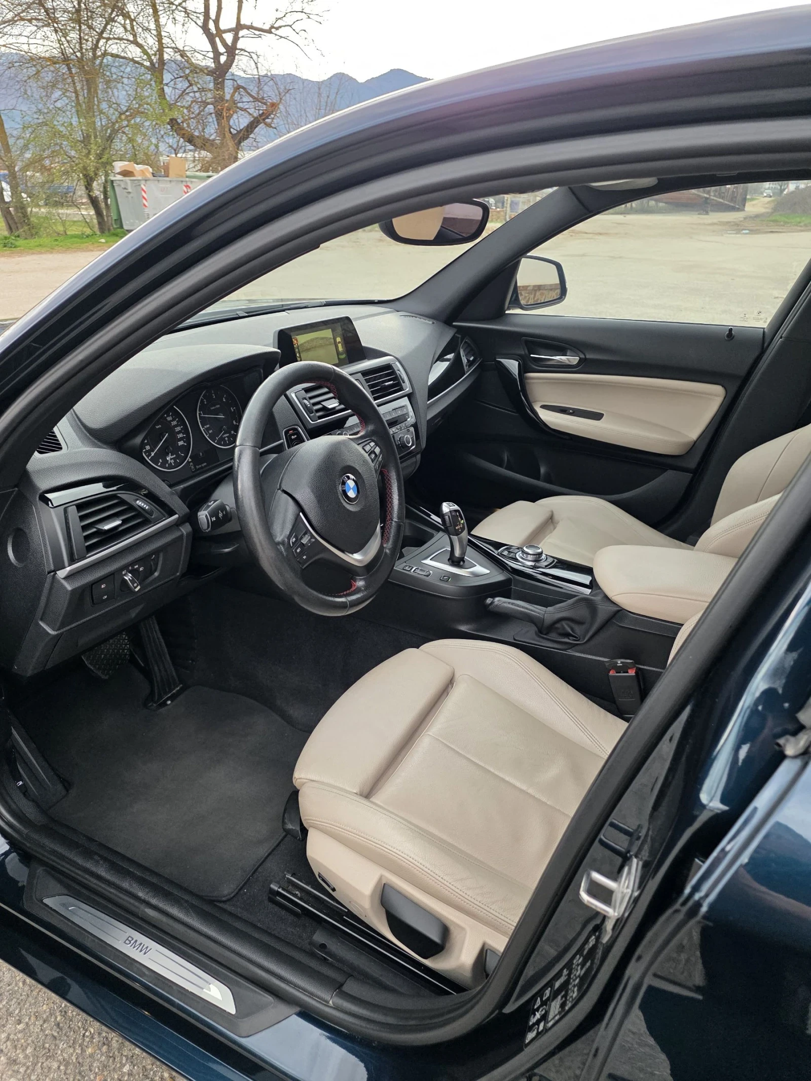 BMW 120 xDrive Sportline, снимка 9 - Автомобили и джипове - 54874411