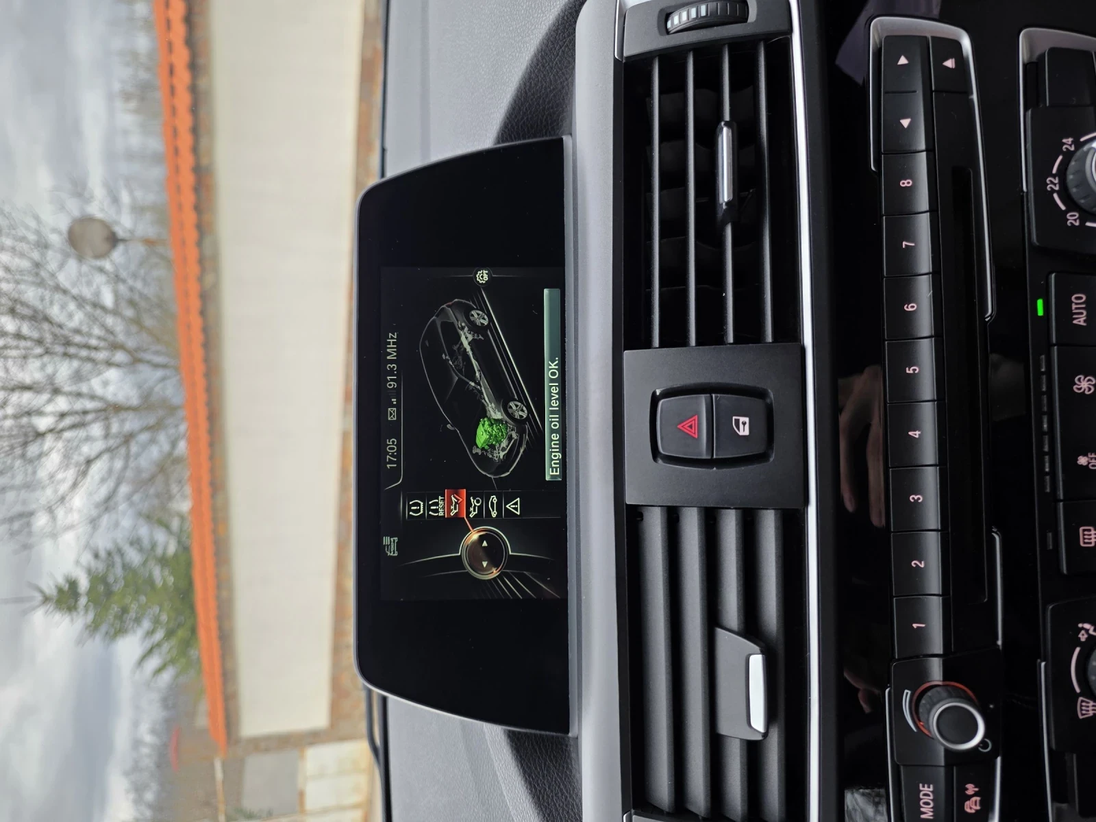 BMW 120 xDrive Sportline, снимка 14 - Автомобили и джипове - 54874411