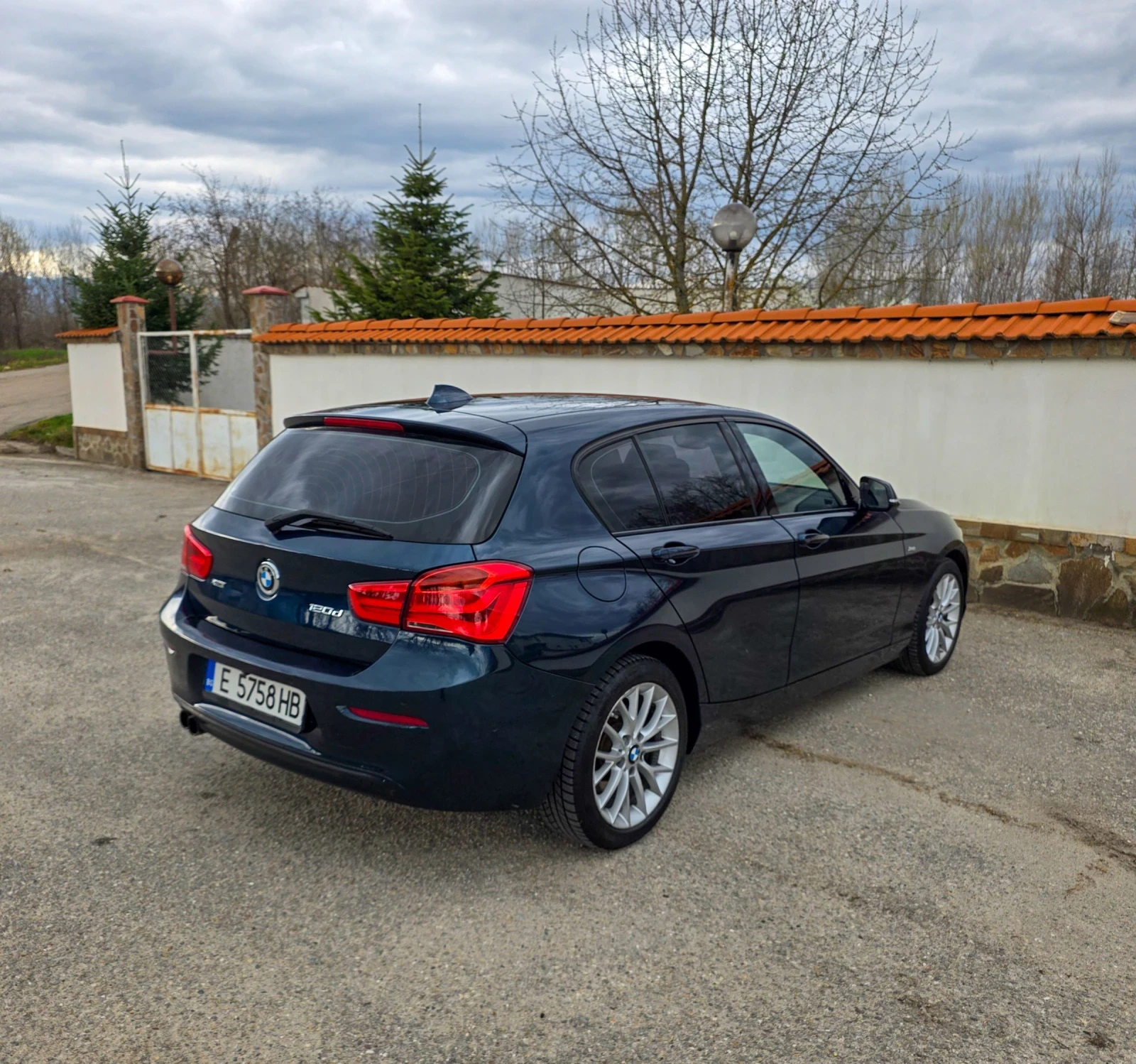 BMW 120 xDrive Sportline, снимка 8 - Автомобили и джипове - 54874411