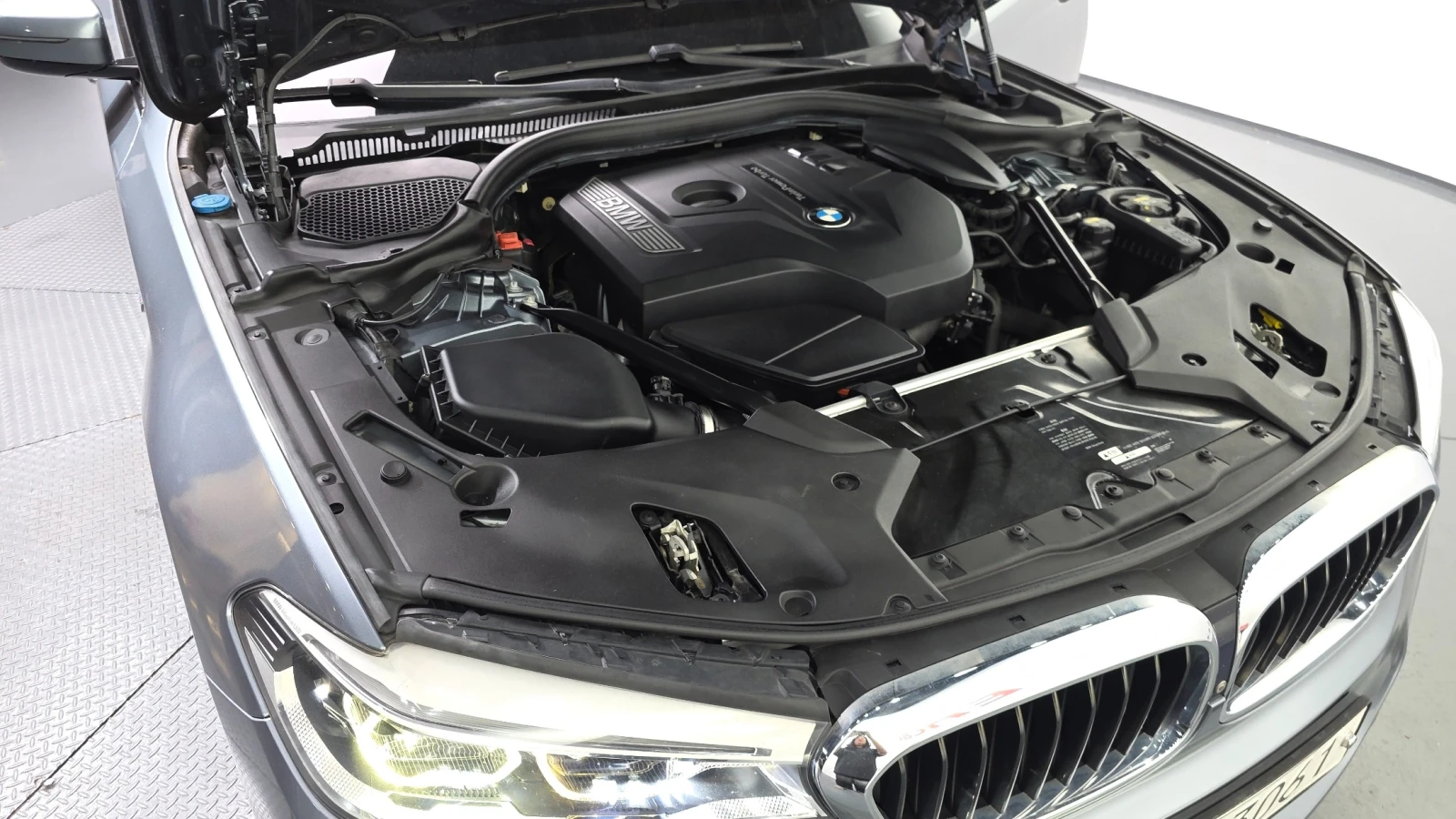 BMW 530 M SPORT LINE* Head up* Obduh* Distronic* HARMAN* K, снимка 5 - Автомобили и джипове - 55691339