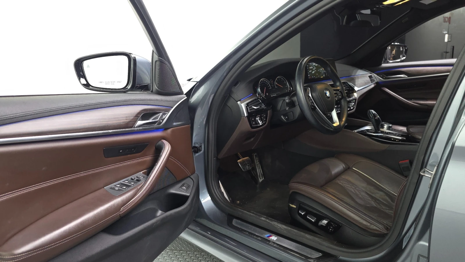BMW 530 M SPORT LINE* Head up* Obduh* Distronic* HARMAN* K, снимка 7 - Автомобили и джипове - 55691339