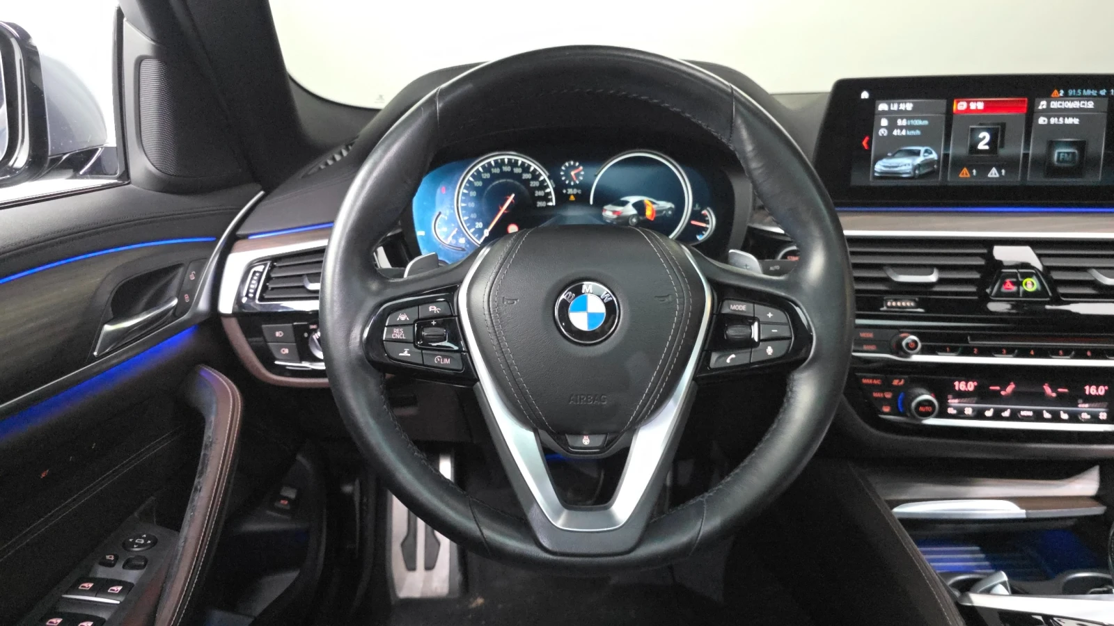 BMW 530 M SPORT LINE* Head up* Obduh* Distronic* HARMAN* K, снимка 10 - Автомобили и джипове - 55691339
