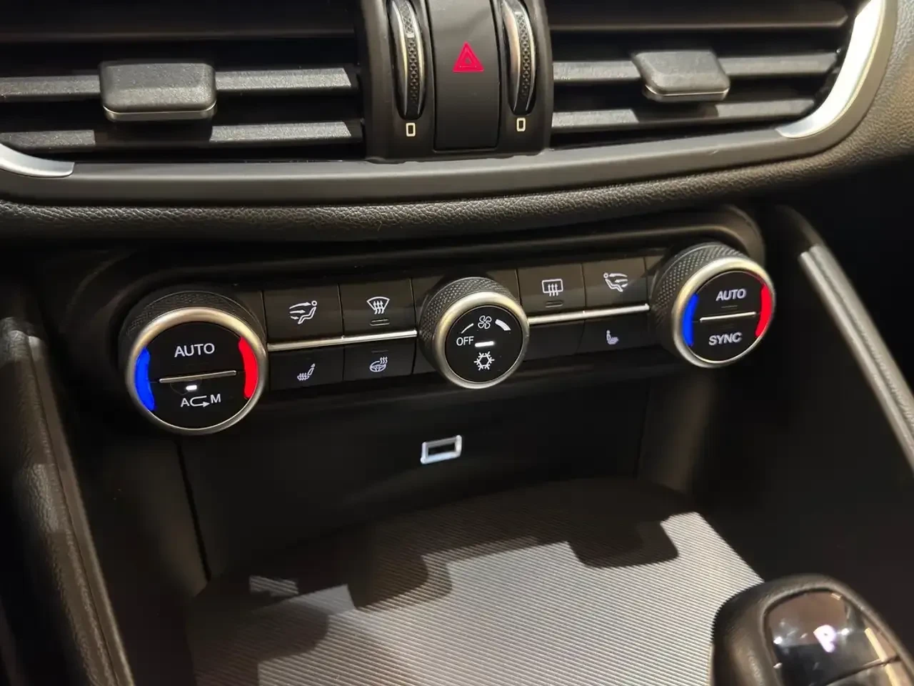 Alfa Romeo Giulia Ti AWD* ���������* ���� ����������* �� ����.����� | Mobile.bg � ����������� 10
