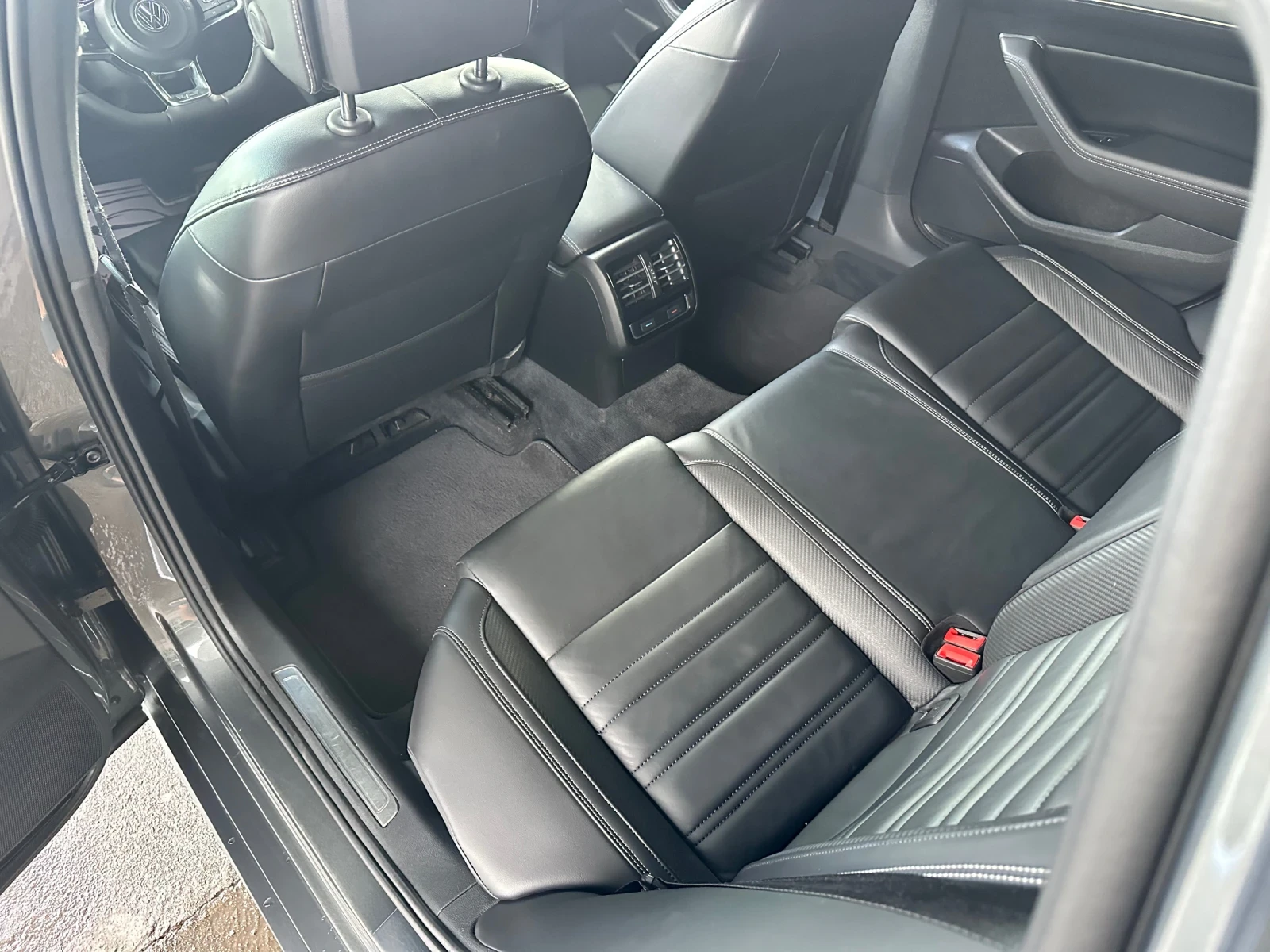 VW Passat R-Line, Camera, HeadUpDisplay, снимка 10 - Автомобили и джипове - 56150336