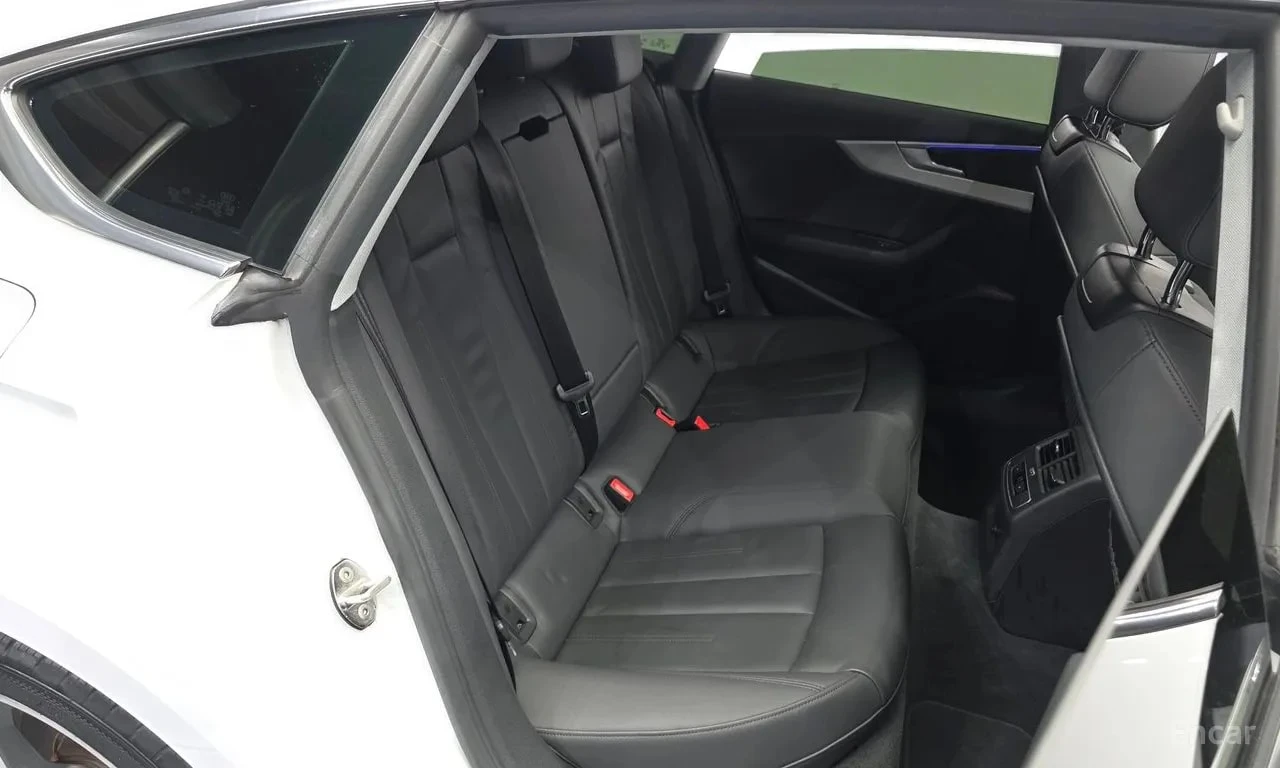 Audi A5 * 40 TFSI Quattro Sportback * ФИНАНСИРАНЕ, снимка 12 - Автомобили и джипове - 56156045