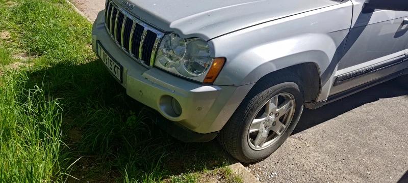 Jeep Grand cherokee Laredo, снимка 2 - Автомобили и джипове - 47524019