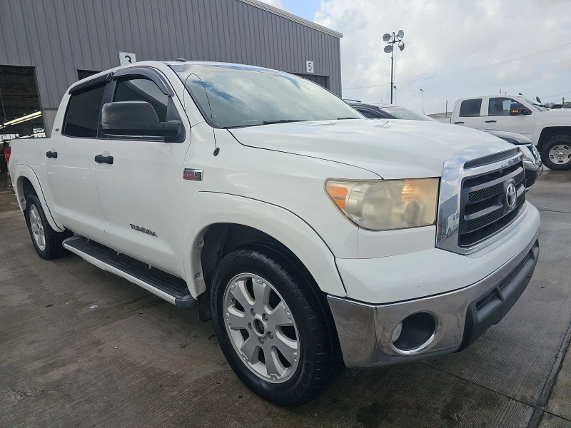 Toyota Tundra 5.7L Hemi  Crew Cab Extra Short* перфектен за газ , снимка 2 - Автомобили и джипове - 47868219