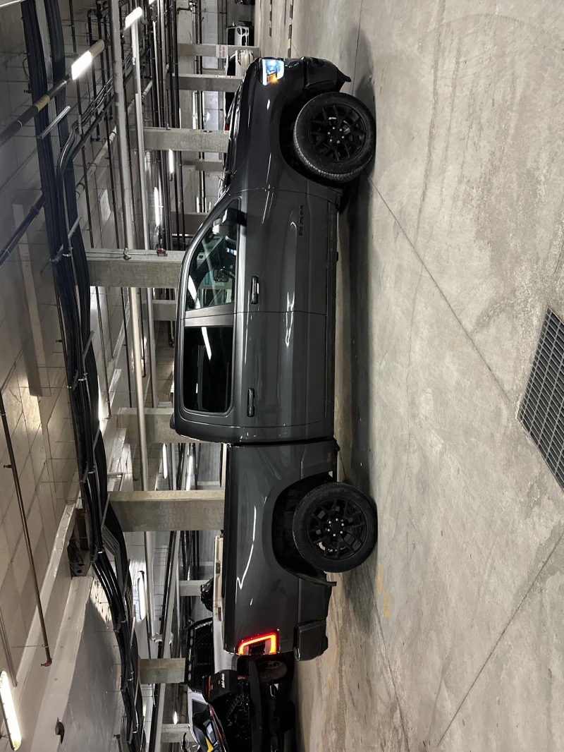 Dodge RAM 1500 5.7L 8cyl 4WD, снимка 2 - Автомобили и джипове - 53477558