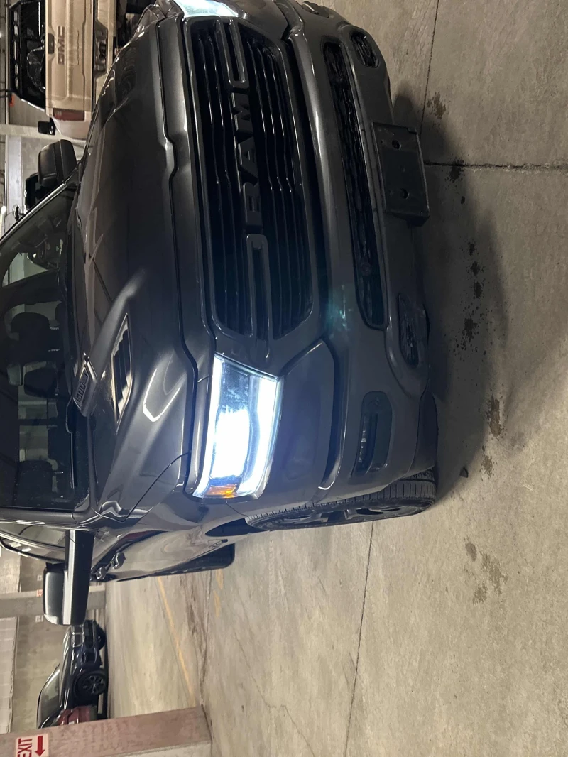 Dodge RAM 1500 5.7L 8cyl 4WD, снимка 3 - Автомобили и джипове - 53477558