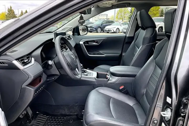 Toyota Rav4 Limited AWD * APPLE CARPL * CARFAX * АВТО КРЕДИТ *, снимка 7 - Автомобили и джипове - 54732879