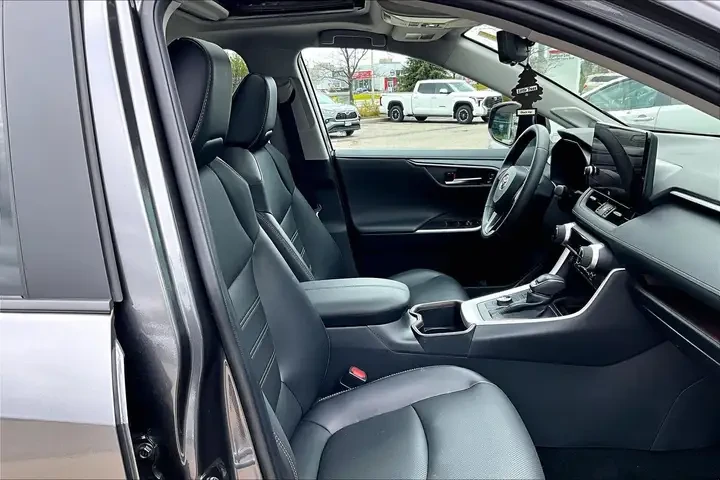 Toyota Rav4 Limited AWD * APPLE CARPL * CARFAX * АВТО КРЕДИТ *, снимка 8 - Автомобили и джипове - 54732879