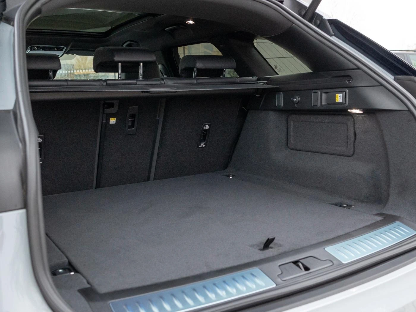 Land Rover Range Rover Velar D300 DYNAMIC SE BLACK PAKET PANO HEAD UP MERIDIAN | Mobile.bg   15