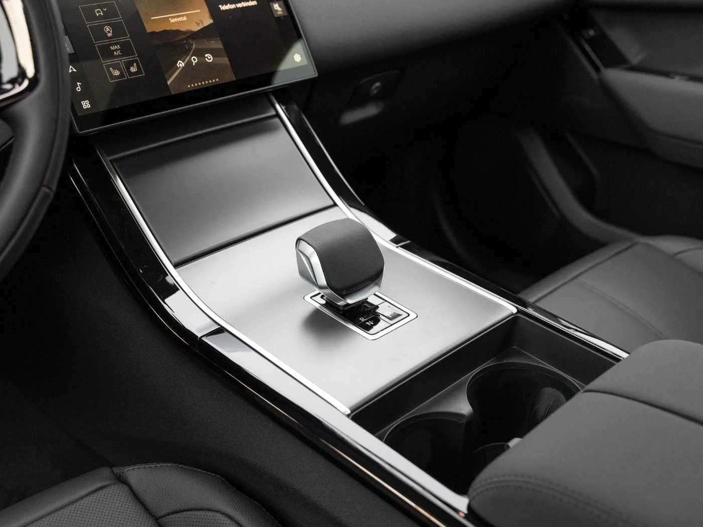 Land Rover Range Rover Velar D300 DYNAMIC SE BLACK PAKET PANO HEAD UP MERIDIAN | Mobile.bg   13