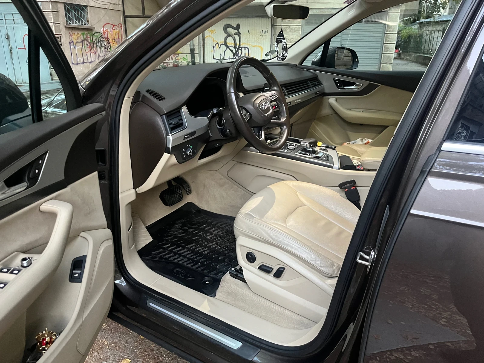 Audi Q7, снимка 9 - Автомобили и джипове - 55043659