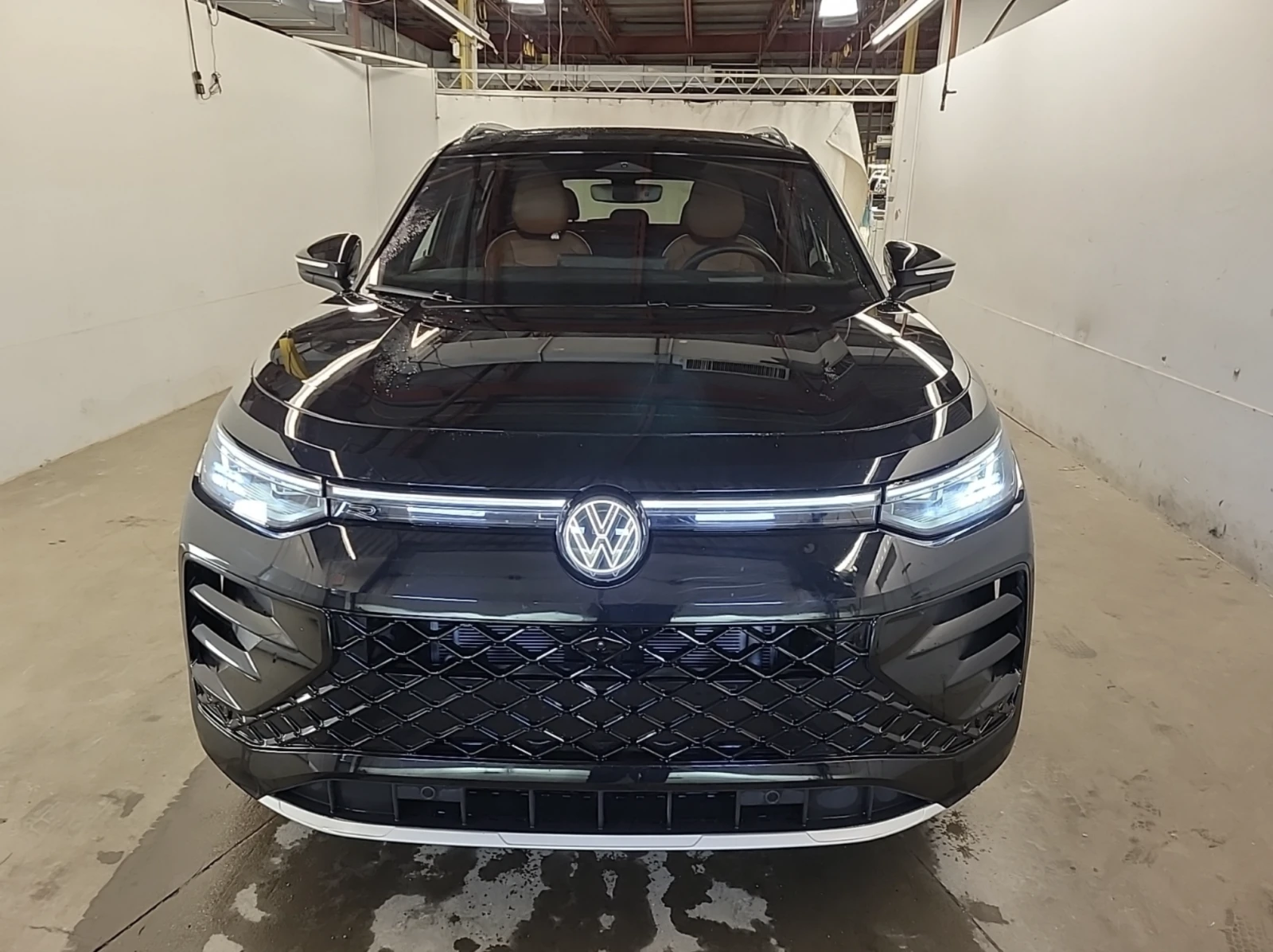 VW Tiguan 2025 Volkswagen TIGUAN HIGHLINE R-LINE, снимка 2 - Автомобили и джипове - 54819082