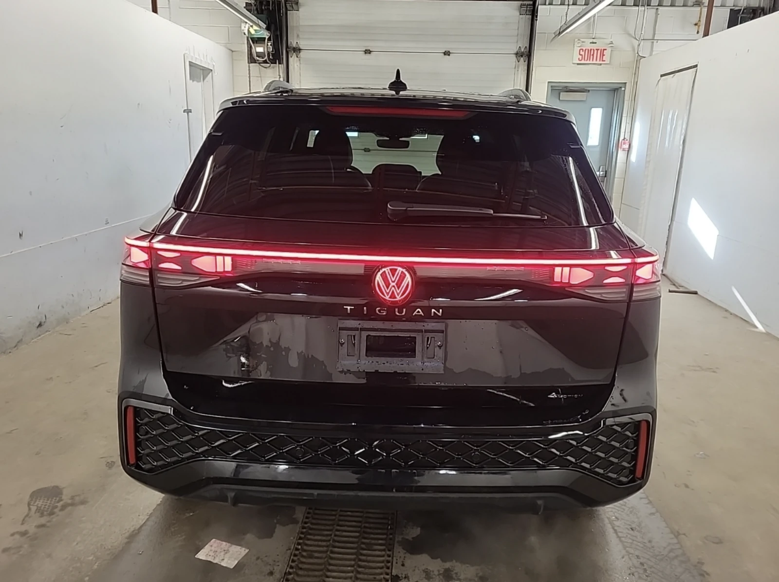 VW Tiguan 2025 Volkswagen TIGUAN HIGHLINE R-LINE, снимка 5 - Автомобили и джипове - 54819082