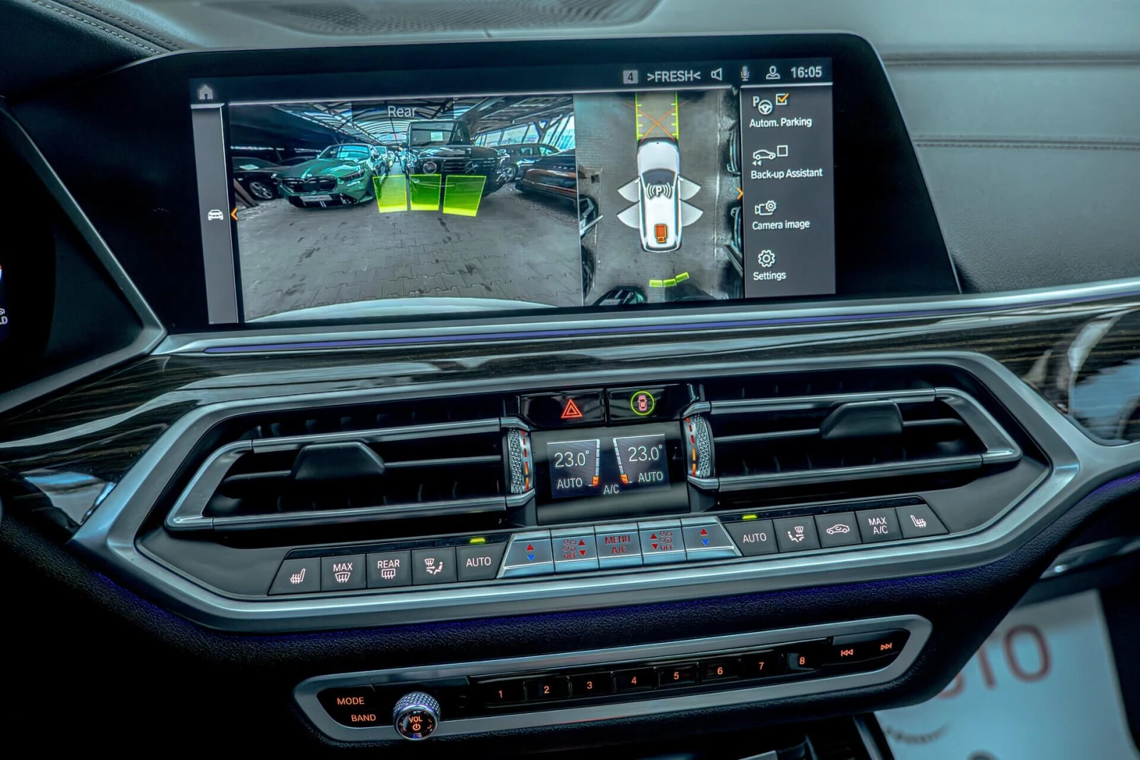BMW X7 M50i/Harman Kardon/SKY Lounge/Кристал/Камера 360/H, снимка 11 - Автомобили и джипове - 55903682