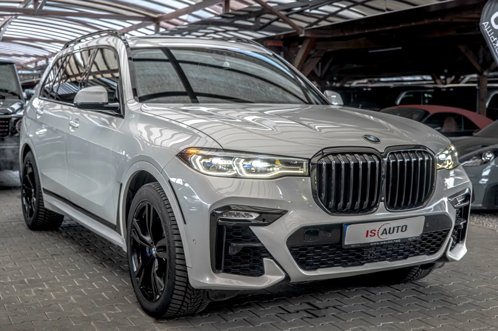 BMW X7 M50i/Harman Kardon/SKY Lounge/Кристал/Камера 360/H, снимка 2 - Автомобили и джипове - 55903682
