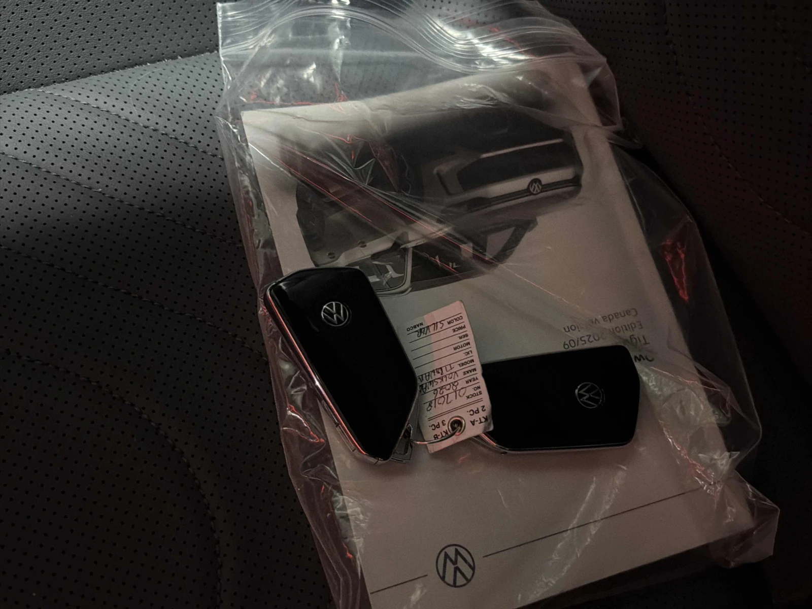 VW Tiguan Comfortline R-Line Black Edition, АВТОКРЕДИТ, снимка 16 - Автомобили и джипове - 56196876