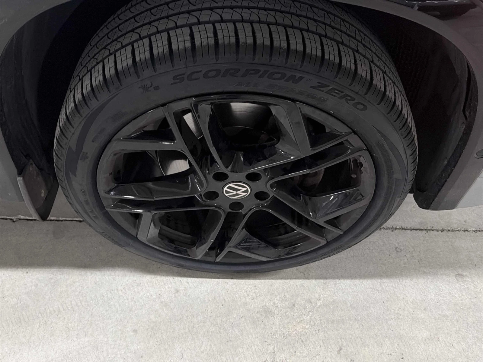 VW Tiguan Comfortline R-Line Black Edition, АВТОКРЕДИТ, снимка 7 - Автомобили и джипове - 56196876