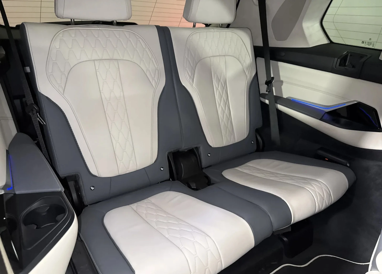 BMW X7 M60i xDrive 4.4 V8 | Mobile.bg � ����������� 8
