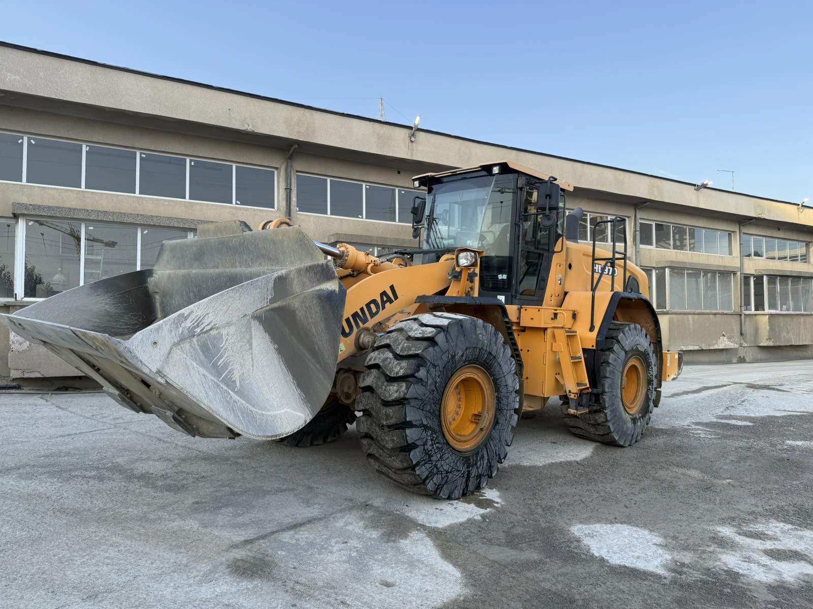 Челен товарач Hyundai HL970