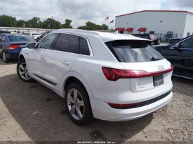 Audi E-Tron Premium Plus, снимка 3