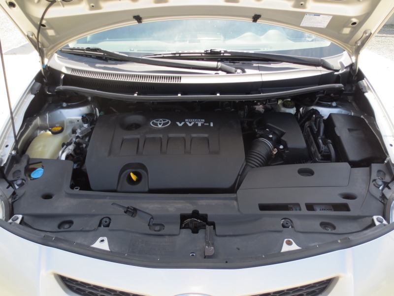 Toyota Auris 1.6 VVT-I, снимка 17 - Автомобили и джипове - 46398384