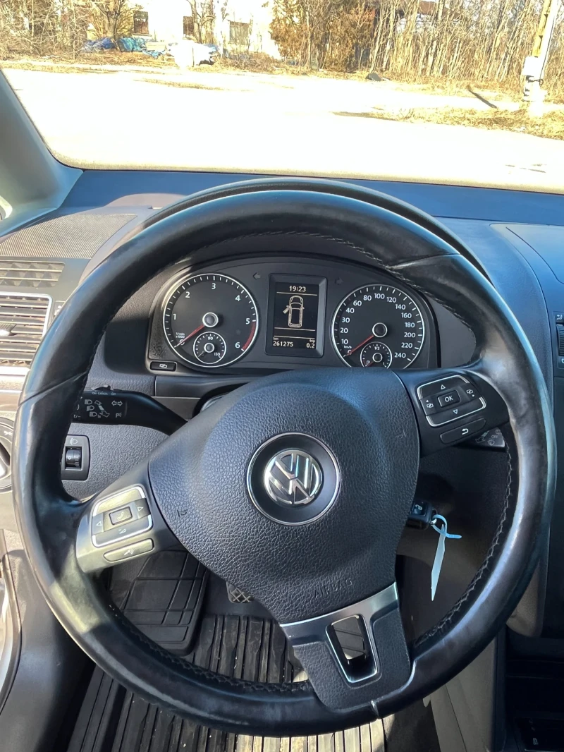 VW Touran, снимка 12 - Автомобили и джипове - 48644690